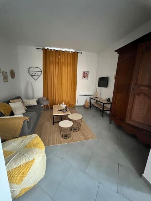 La Jolie Petite Maison Saint-Andre-les-Vergers Bagian luar foto